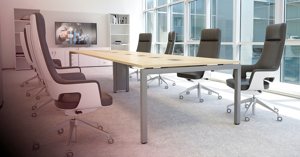 Mesa de sala de reunião sob medida: como o design impacta as negociações da sua empresa